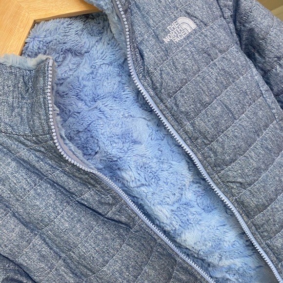 The North Face Girls Reversible Mossbud Jacket - Picture 3 of 10